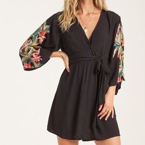 Billabong Havana Nights Wrap Mini Dress Black Floral Women’s Small Tropical